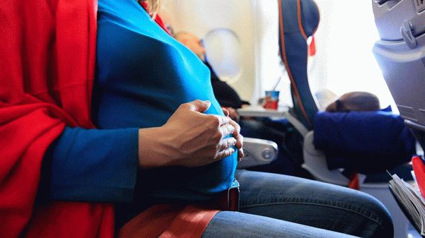 Беременная в самолете