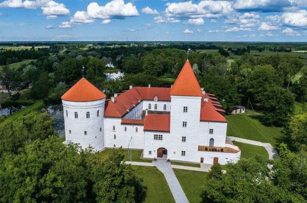 Усадьбы и замки Эстонии